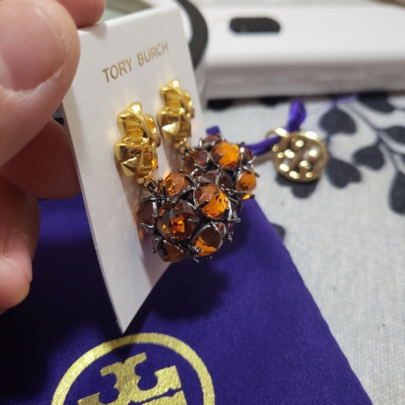 **** SOLD **** Tory Burch Roxanne Small Drop Earrings - Picture 6 of 8